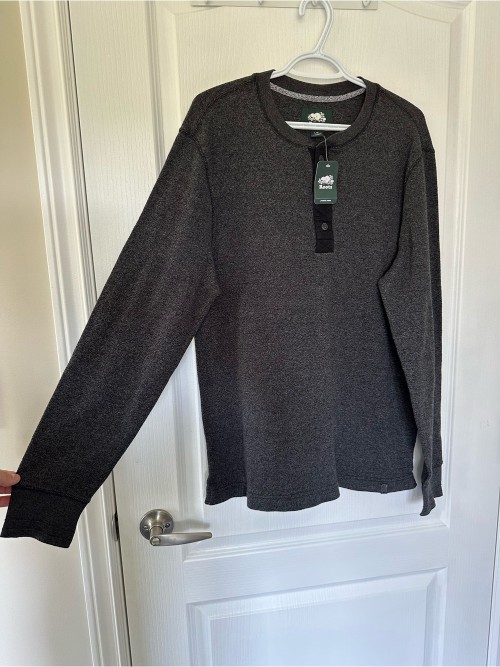 NWT Roots Charcoal Gray Black Men’s Henley Button Front Cottagecore Casual Layer
